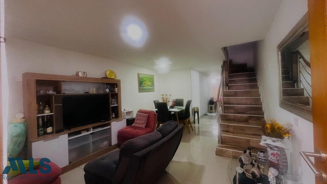 Casa en venta en La Nubia, Belén Guayabal, Medellín — foto 1 de 19