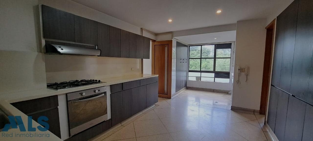 Apartamento en venta en San Lucas, Poblado, Medellín — foto 1 de 23