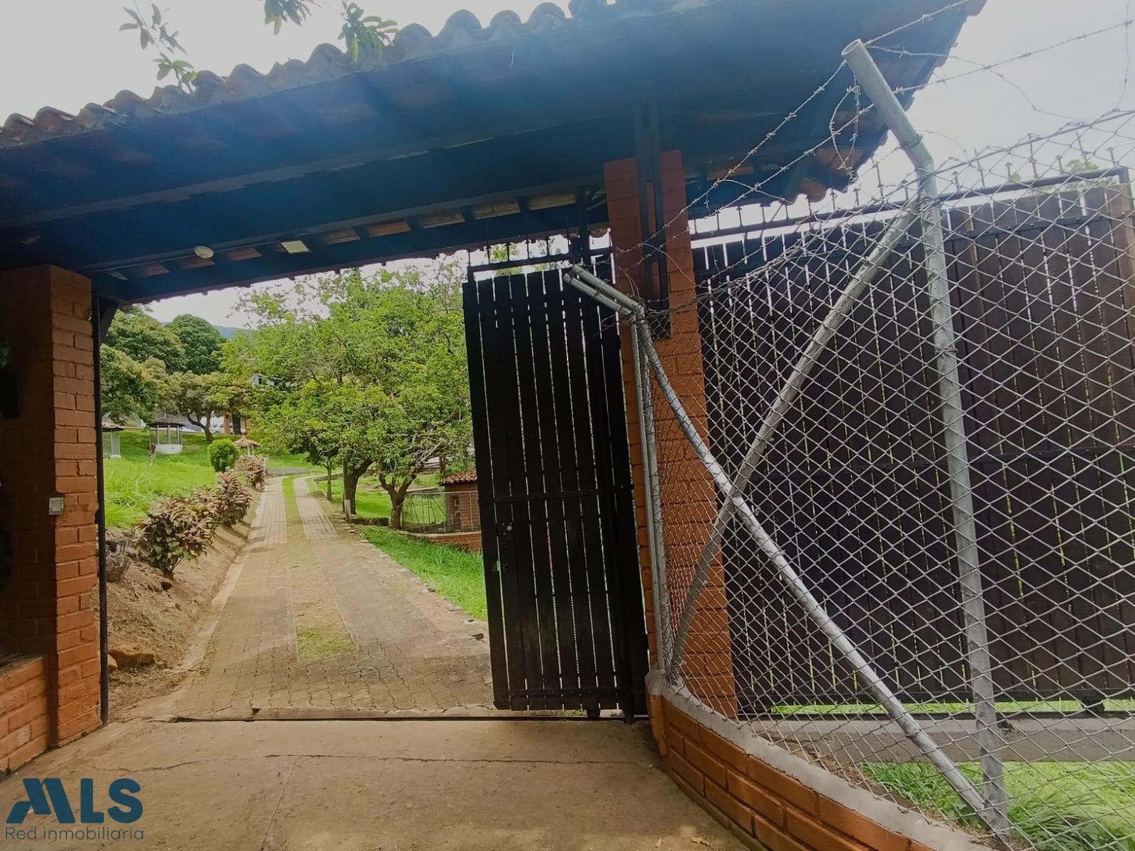 Finca Recreativa en venta en Robledo, Occidente, Medellín — foto 1 de 34
