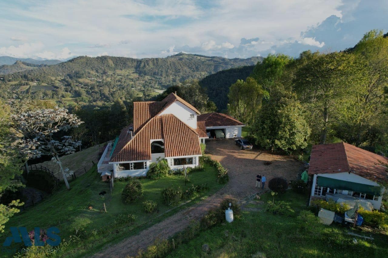 Casa en venta en V. Tablacito, Oriente Antioqueño, Rionegro — foto 1 de 17
