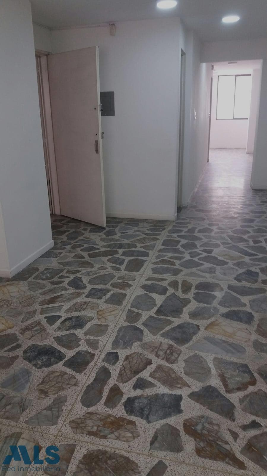 Oficina en venta en La América, Occidente, Medellín — foto 1 de 13