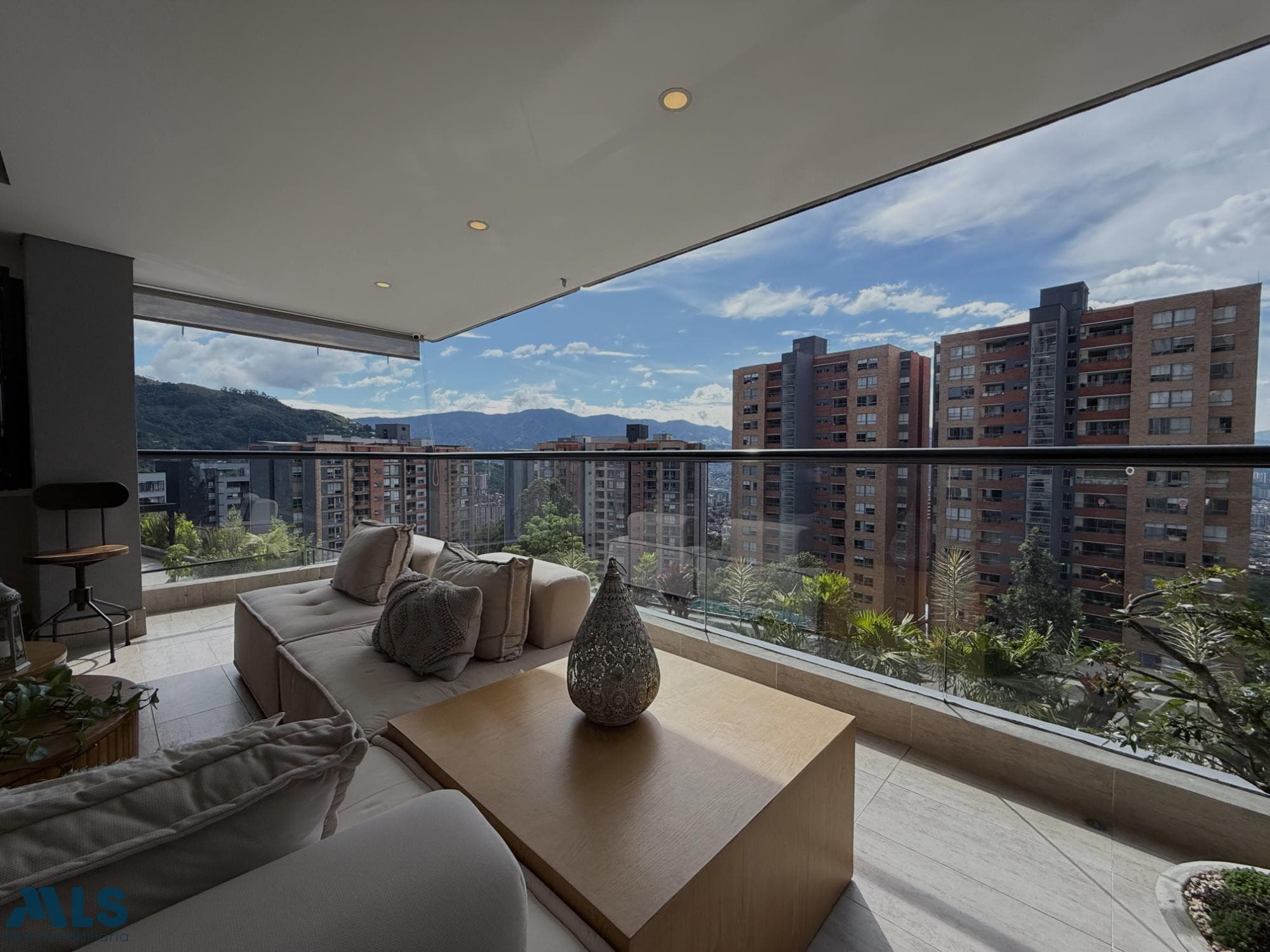 Apartamento en venta en Loma De Las Brujas, Aburra Sur, Envigado — foto 1 de 28