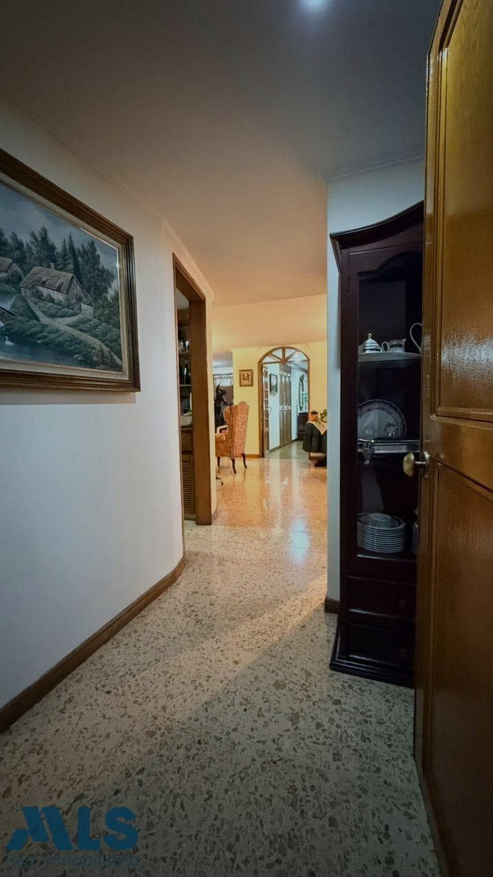 Apartamento en venta en Patio Bonito, Poblado, Medellín — foto 1 de 23