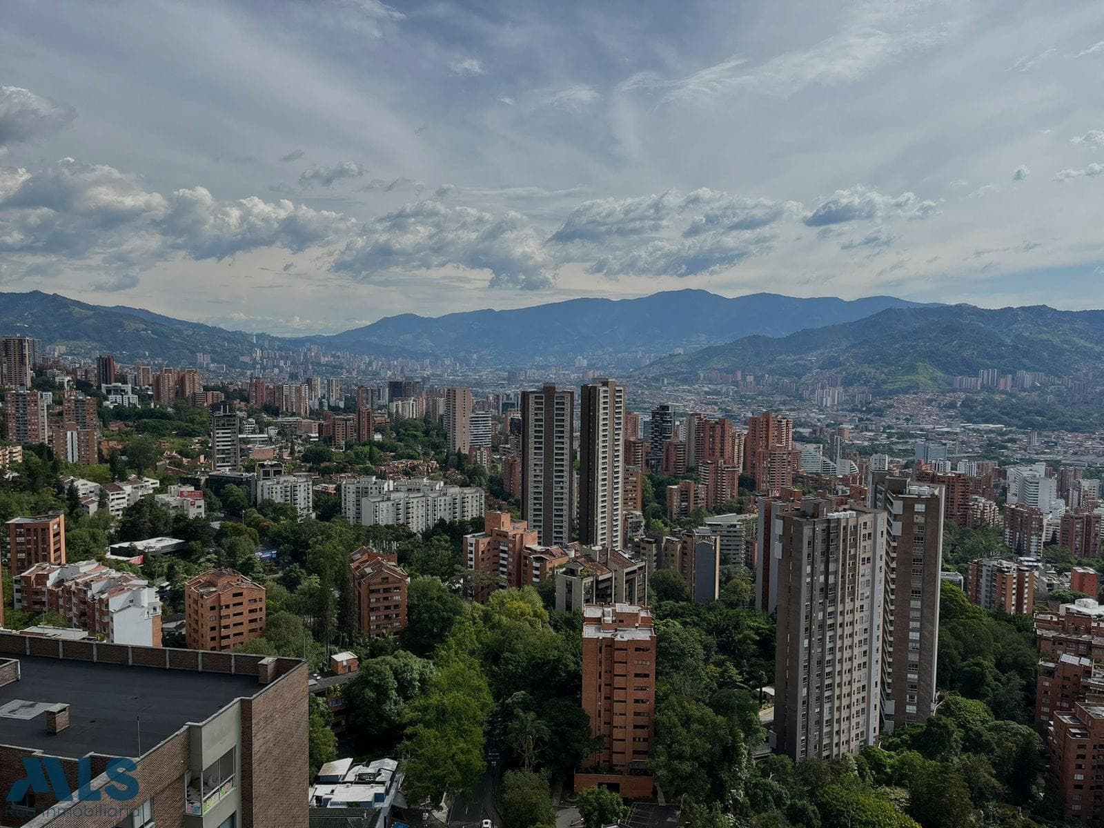 Apartamento en venta en Las Santas, Poblado, Medellín — foto 1 de 33