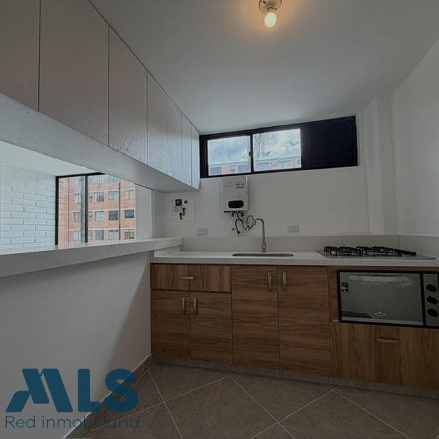 Apartamento en venta en Loma Del Indio, Poblado, Medellín — foto 1 de 16