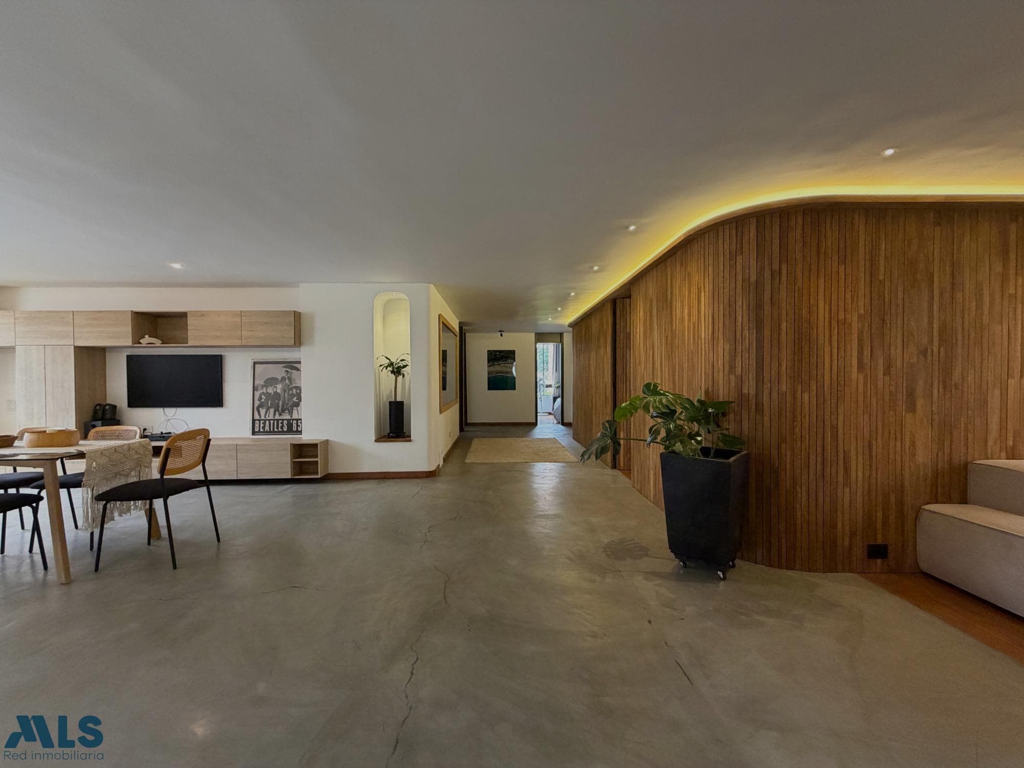 Apartamento en venta en La Tomatera, Poblado, Medellín — foto 1 de 42