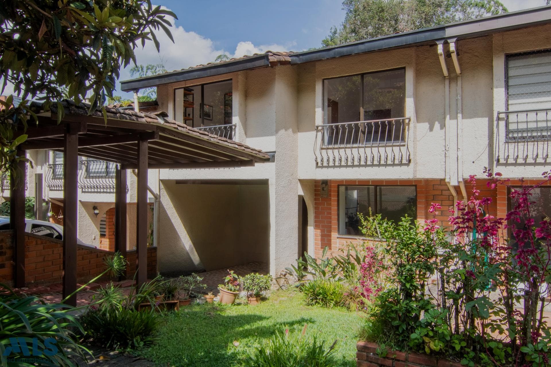 Casa en venta en Transversal Intermedia, Aburra Sur, Envigado — foto 1 de 37