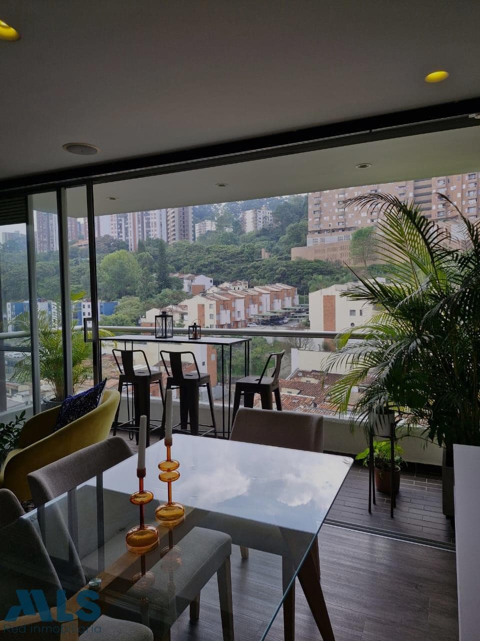 Apartamento en venta en Loma Del Indio, Poblado, Medellín — foto 1 de 22