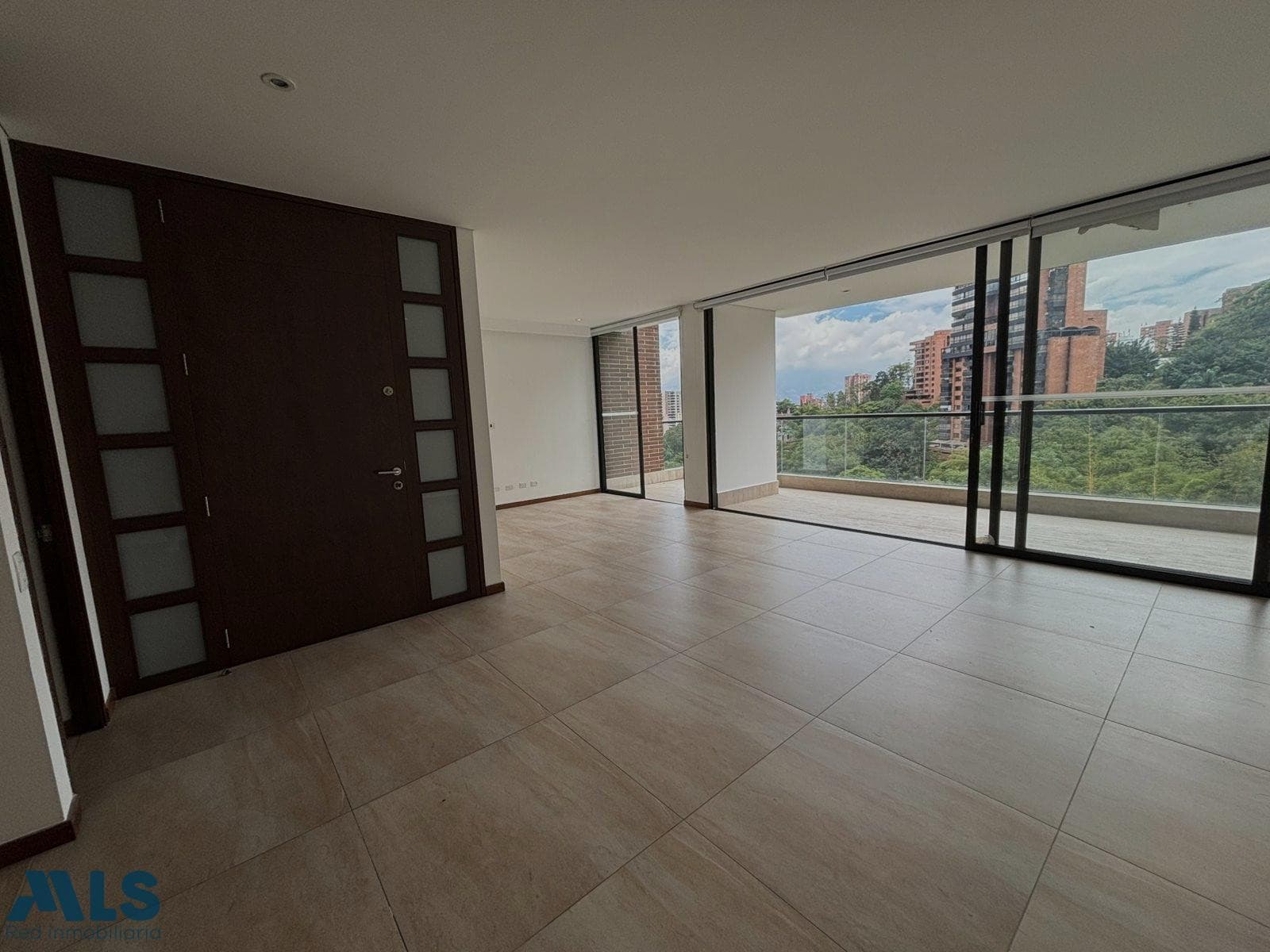 Apartamento en venta en El Campestre, Poblado, Medellín — foto 1 de 23