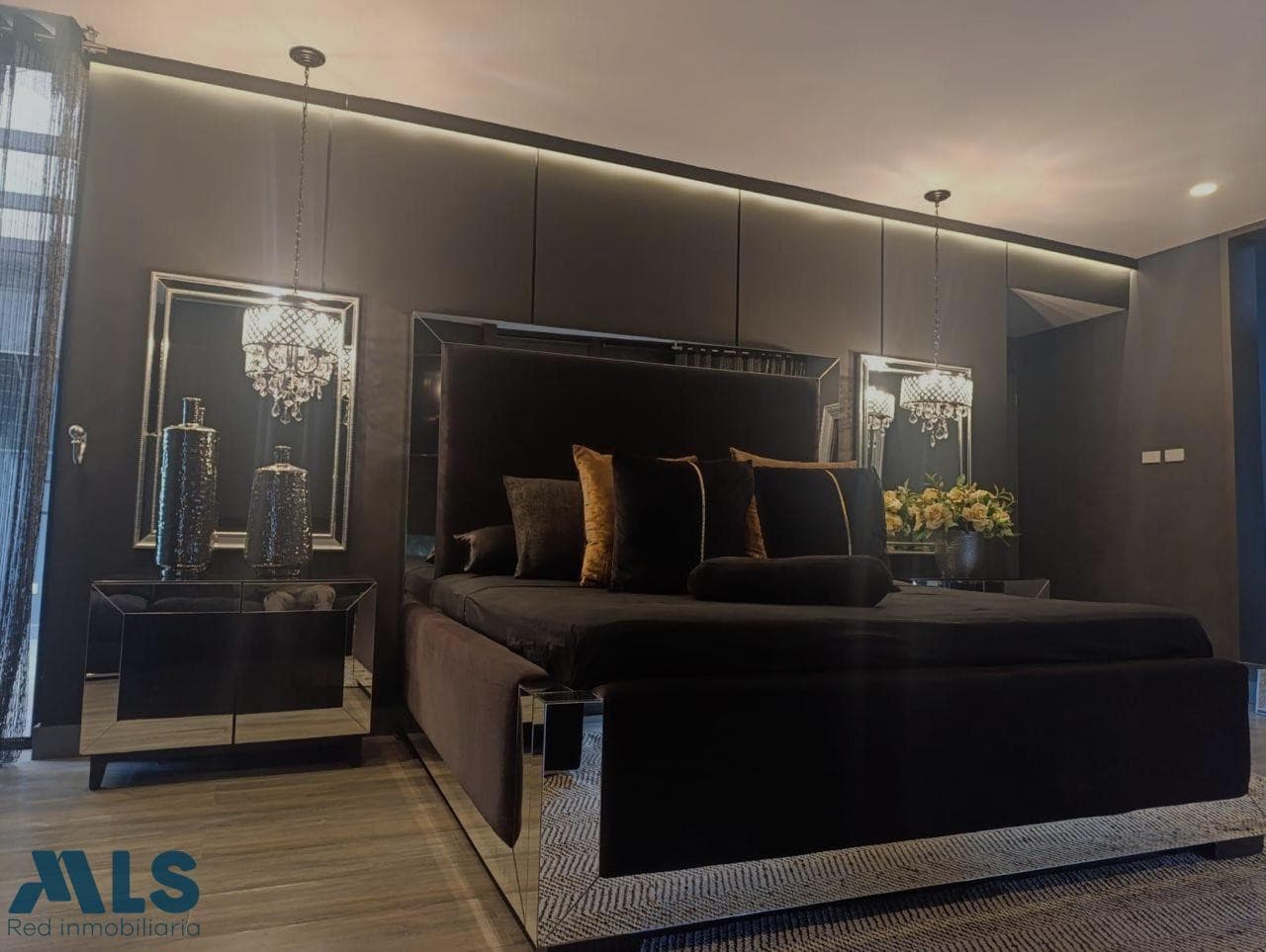 Casa en venta en Poblado, Medellín — foto 1 de 62