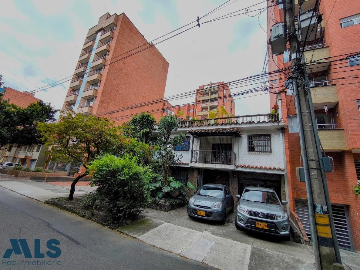 Casa en venta en San Joaquín, Laureles, Medellín — foto 1 de 16