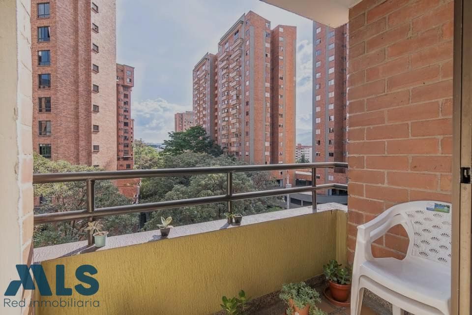 Apartamento en venta en Patio Bonito, Poblado, Medellín — foto 1 de 10