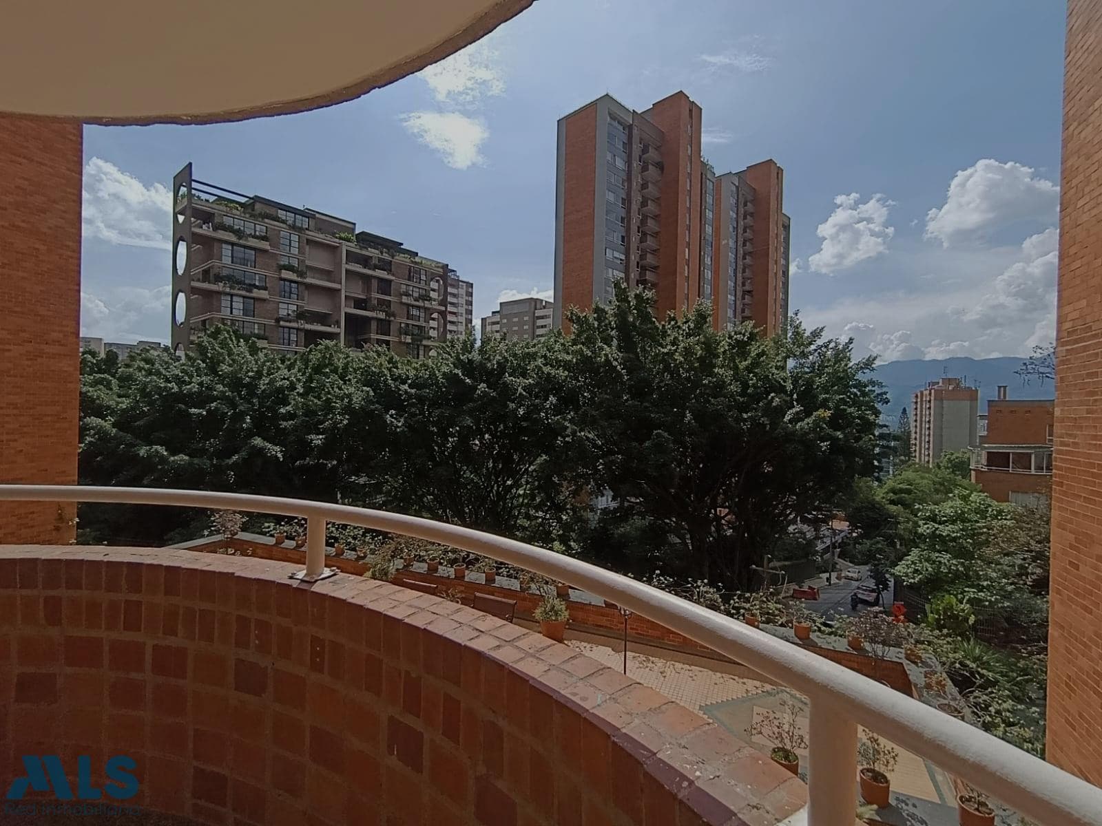 Apartamento en venta en Castropol, Poblado, Medellín — foto 1 de 23