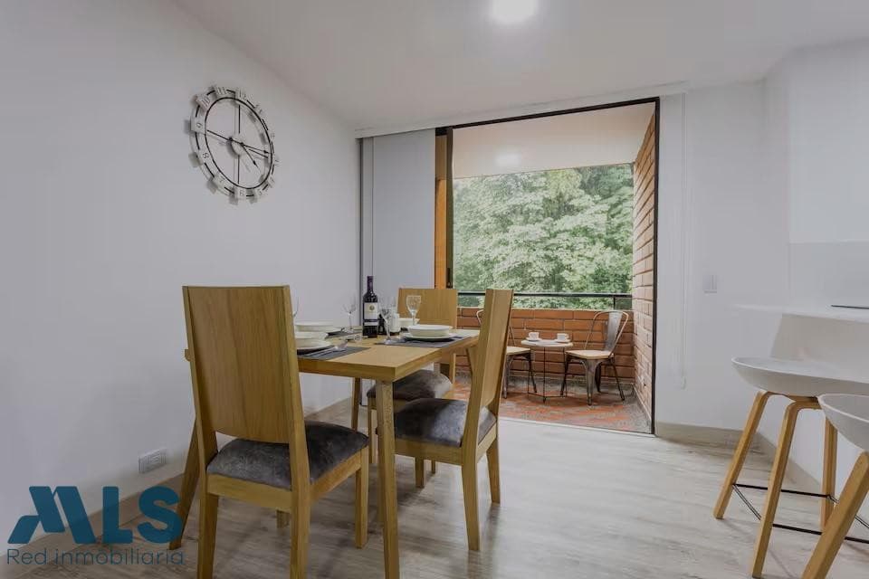 Apartamento en venta en Castropol, Poblado, Medellín — foto 1 de 28