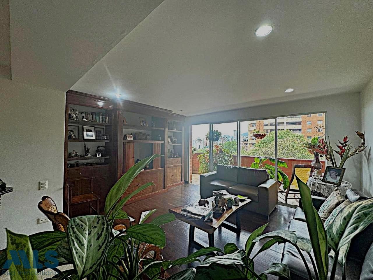 Apartamento en venta en Los Balsos Nº 2, Poblado, Medellín — foto 1 de 36
