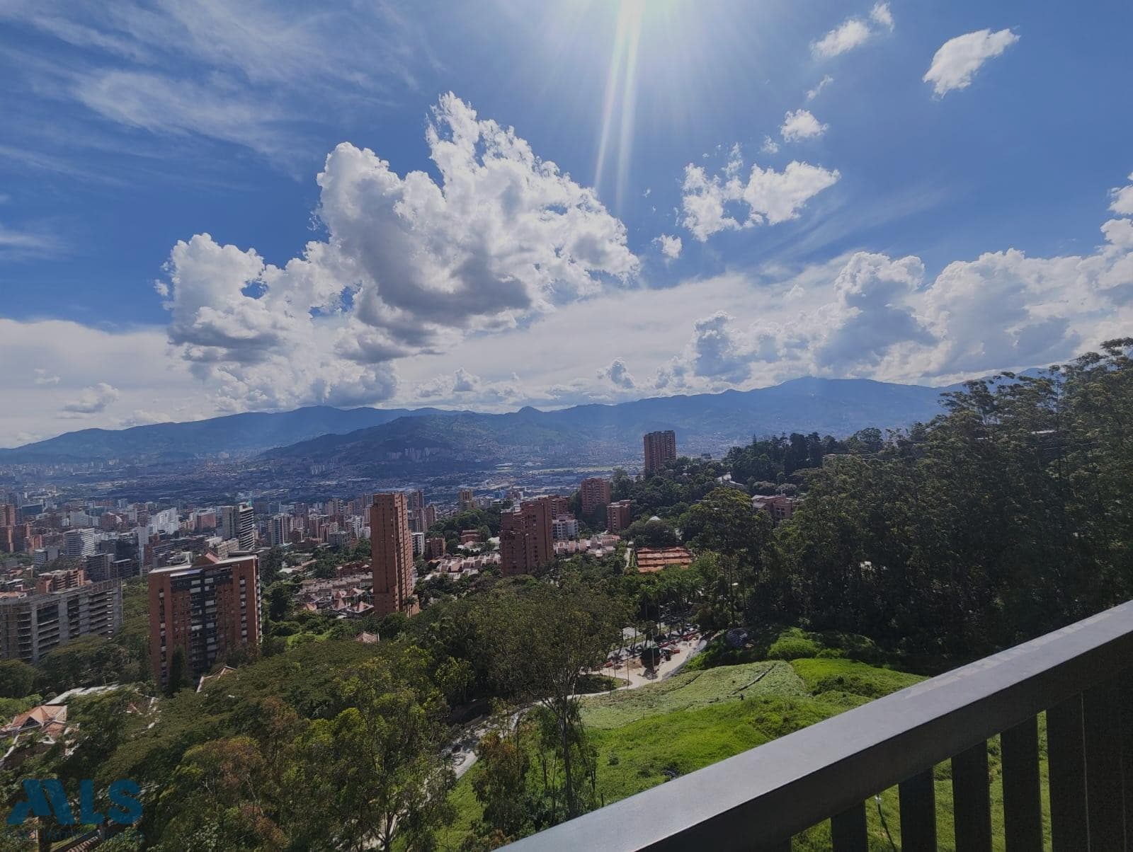 Apartamento en venta en Las Palmas, Poblado, Medellín — foto 1 de 18
