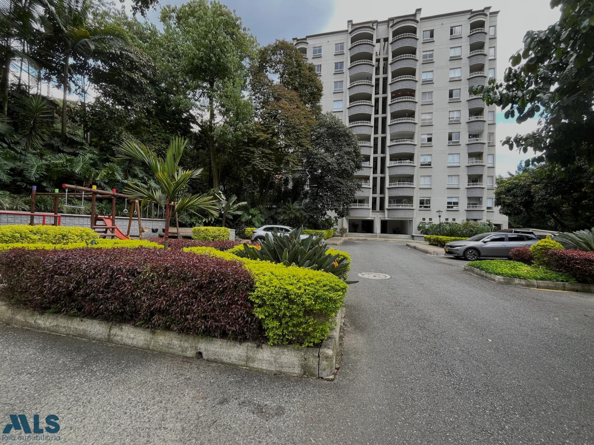 Apartamento en venta en La Florida, Poblado, Medellín — foto 1 de 28