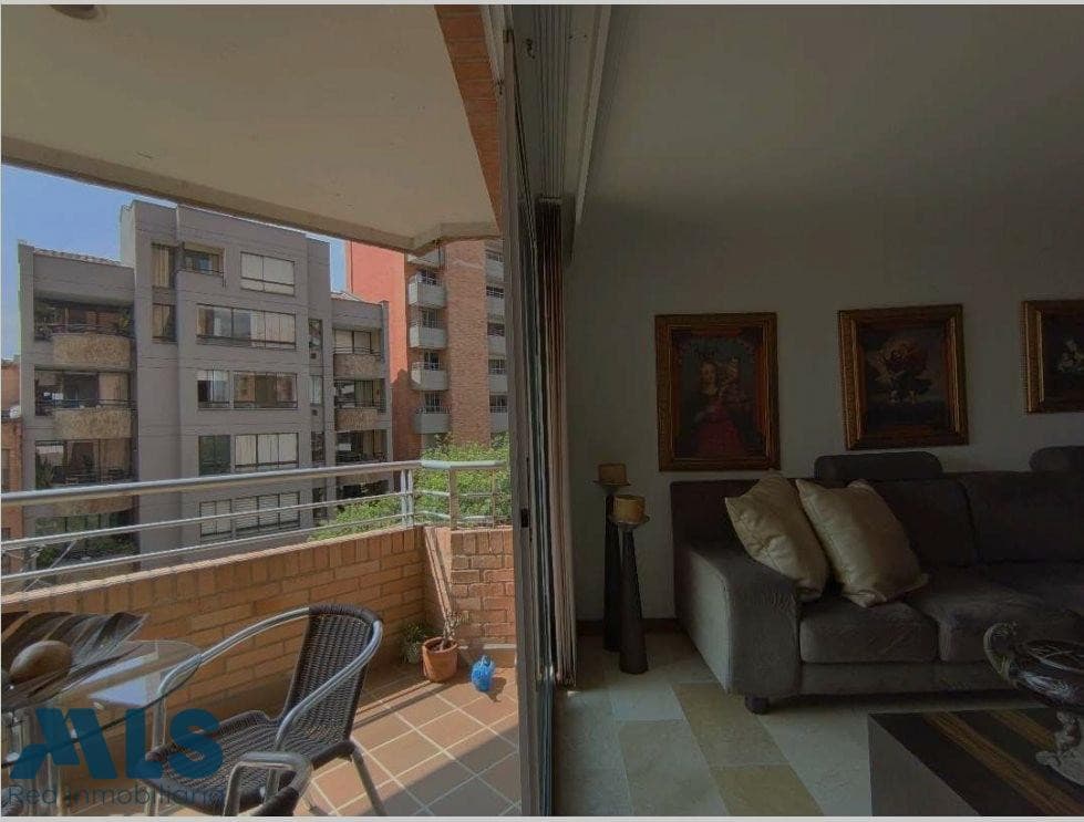 Apartamento en venta en Los Almendros, Laureles, Medellín — foto 1 de 14