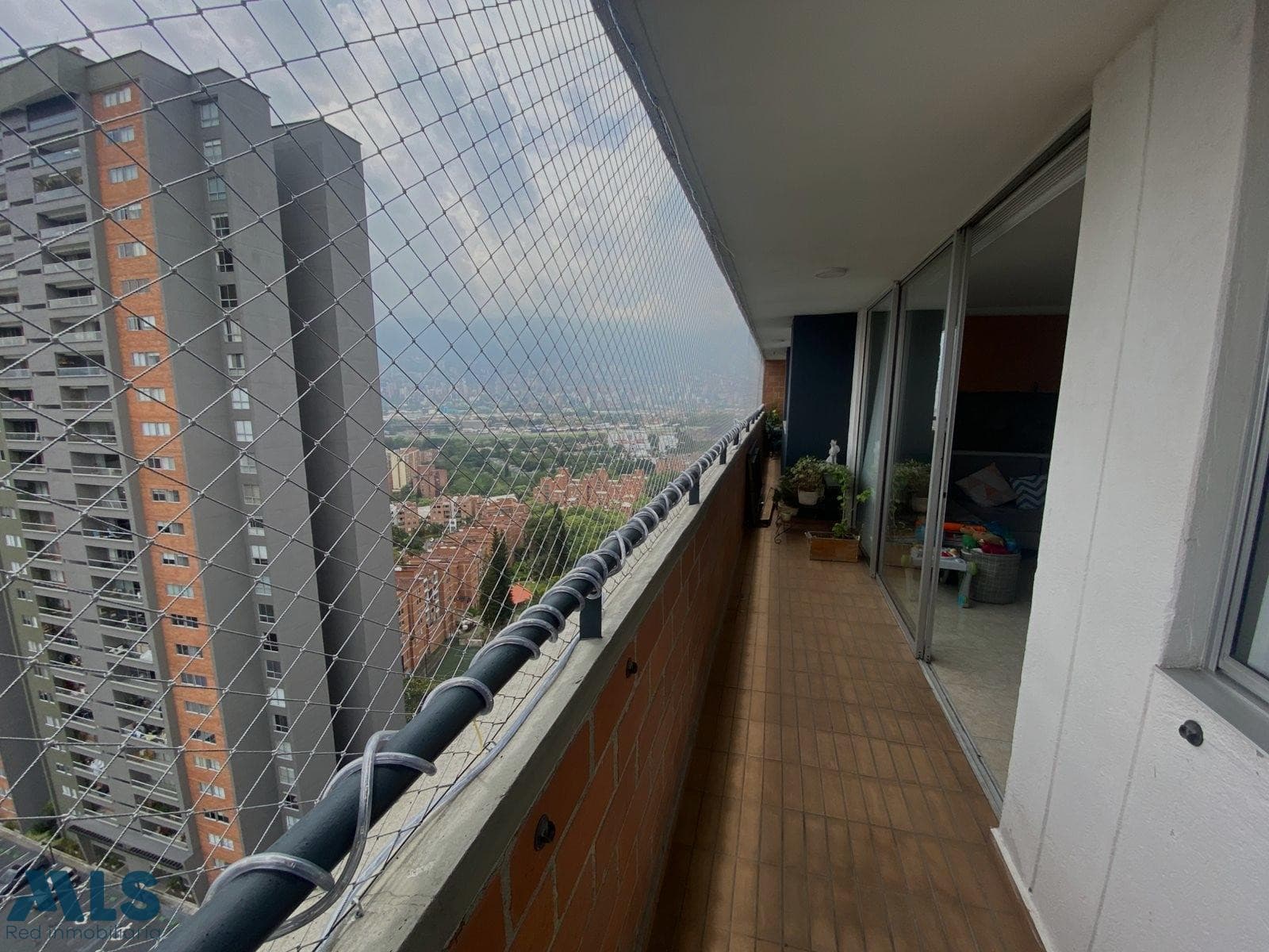 Apartamento en venta en Loma De Los Bernal, Belén Guayabal, Medellín — foto 1 de 17