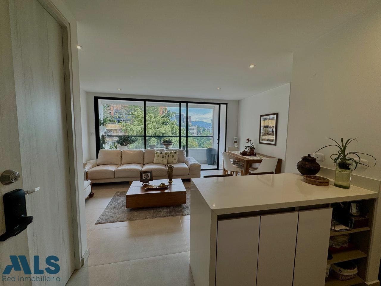 Apartamento en venta en Castropol, Poblado, Medellín — foto 1 de 14