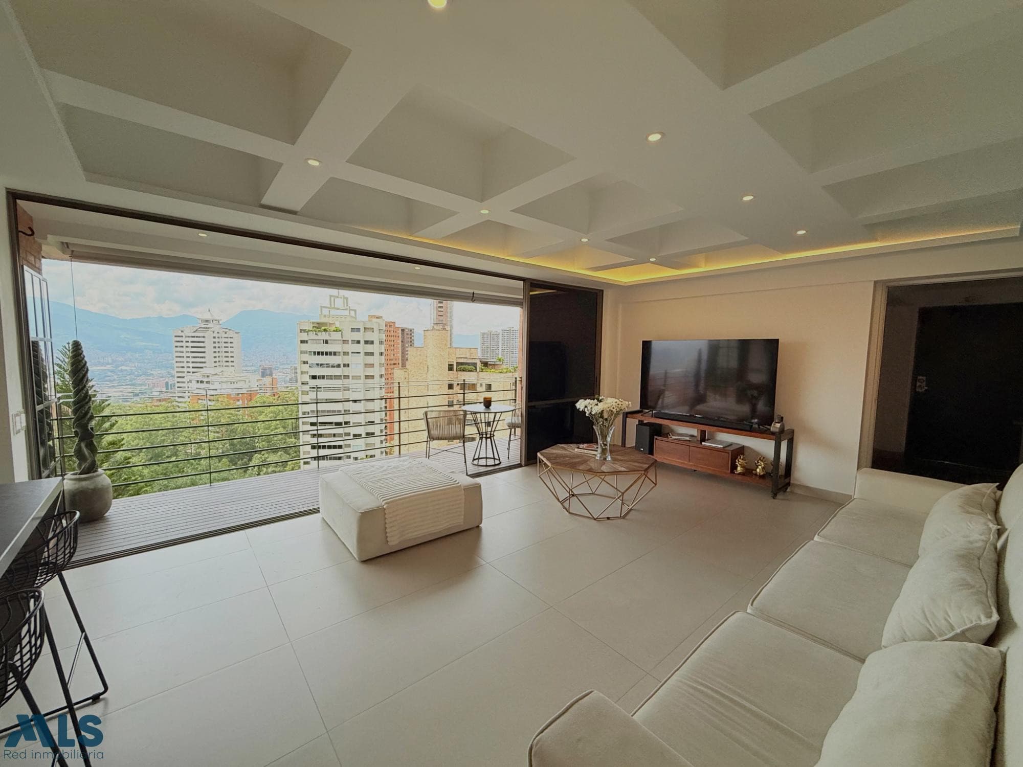 Apartamento en venta en San Lucas, Poblado, Medellín — foto 1 de 11