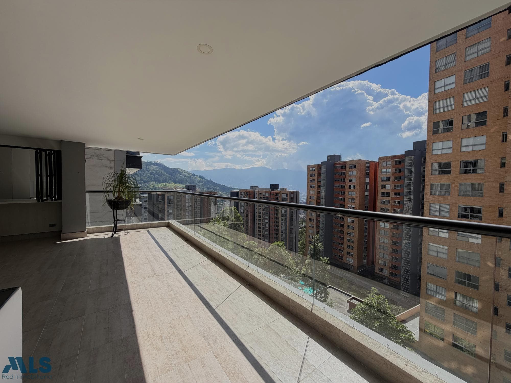 Apartamento en venta en Loma de las Brujas, Aburra Sur, Envigado — foto 1 de 23