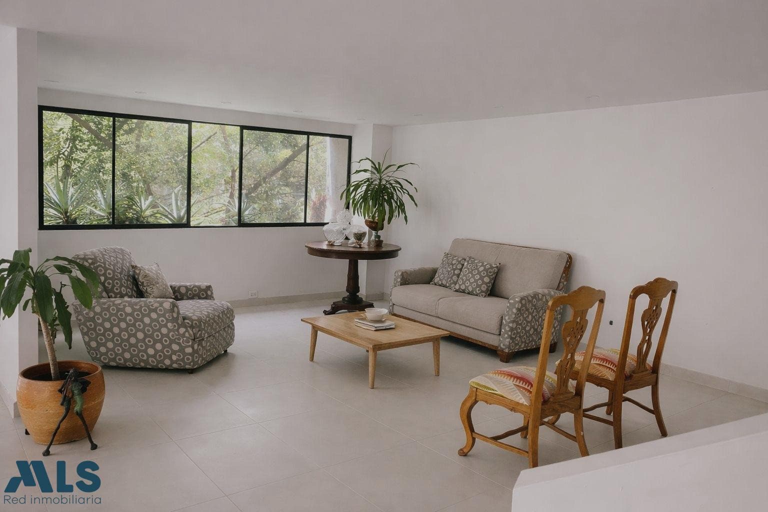 Apartamento en venta en El Tesoro, Poblado, Medellín — foto 1 de 23