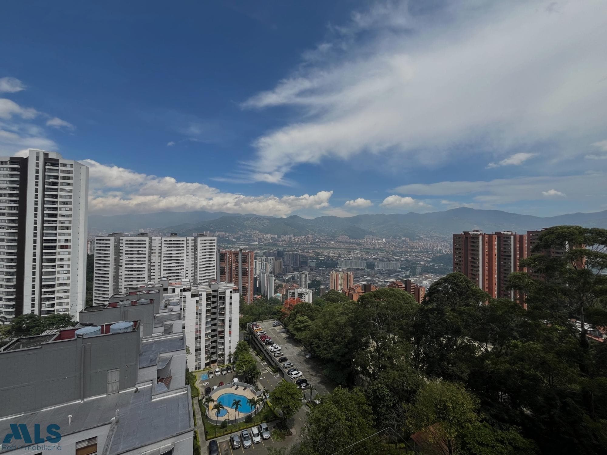 Apartamento en venta en Loma Del Indio, Poblado, Medellín — foto 1 de 17