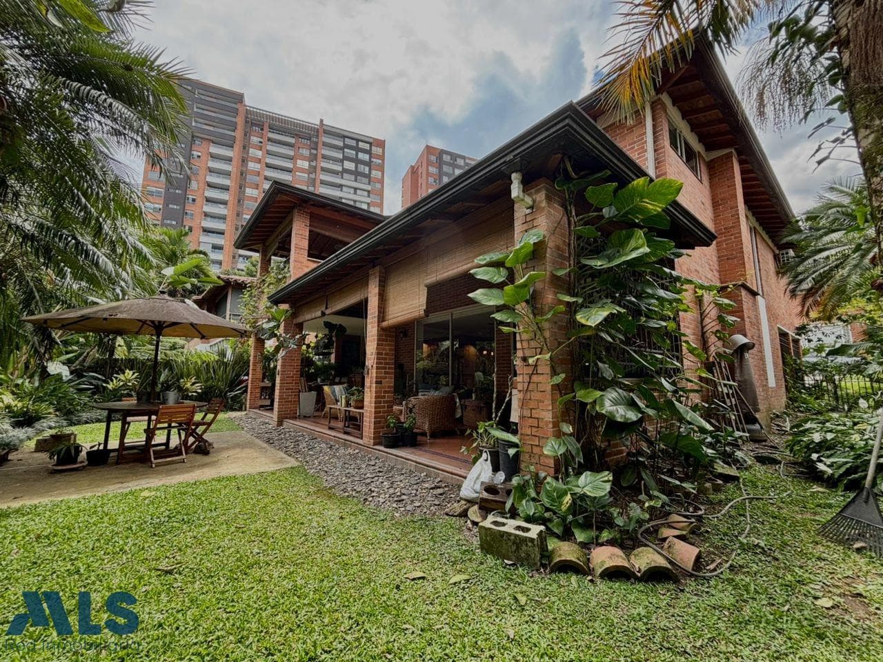 Casa en venta en Loma De Benedictinos, Aburra Sur, Envigado — foto 1 de 28
