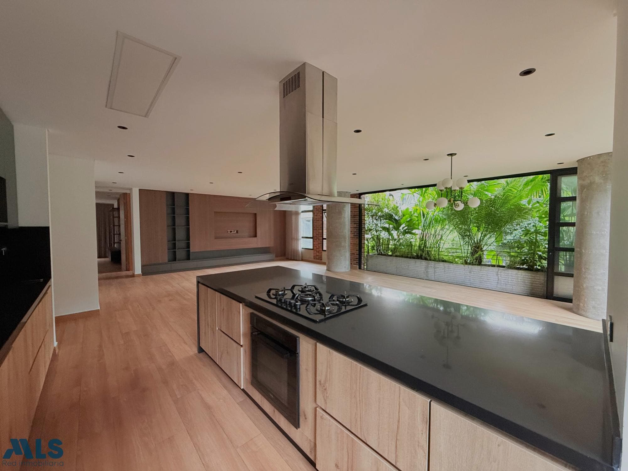 Apartamento en venta en El Campestre, Poblado, Medellín — foto 1 de 12