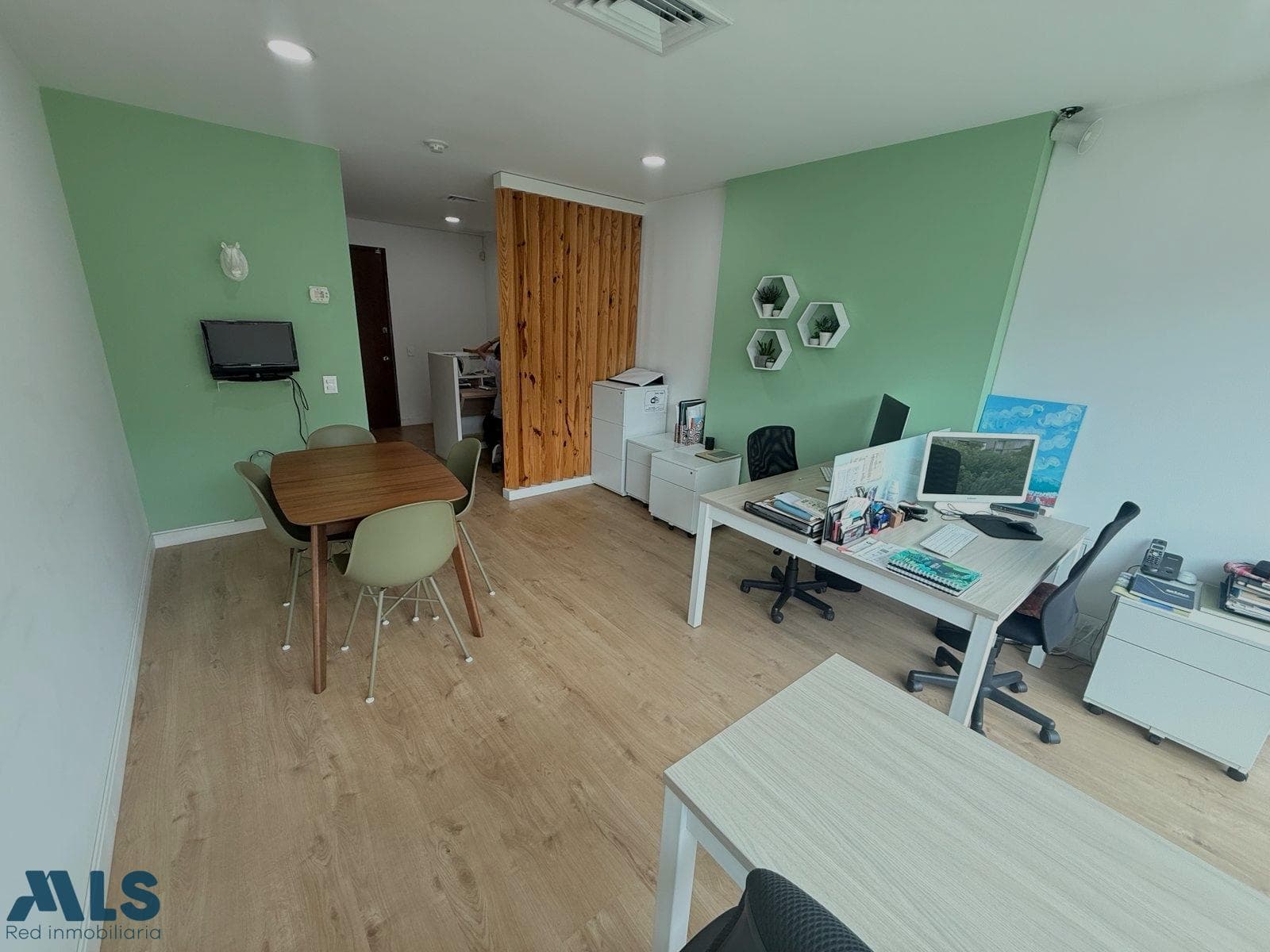 Oficina en venta en El Tesoro, Poblado, Medellín — foto 1 de 9