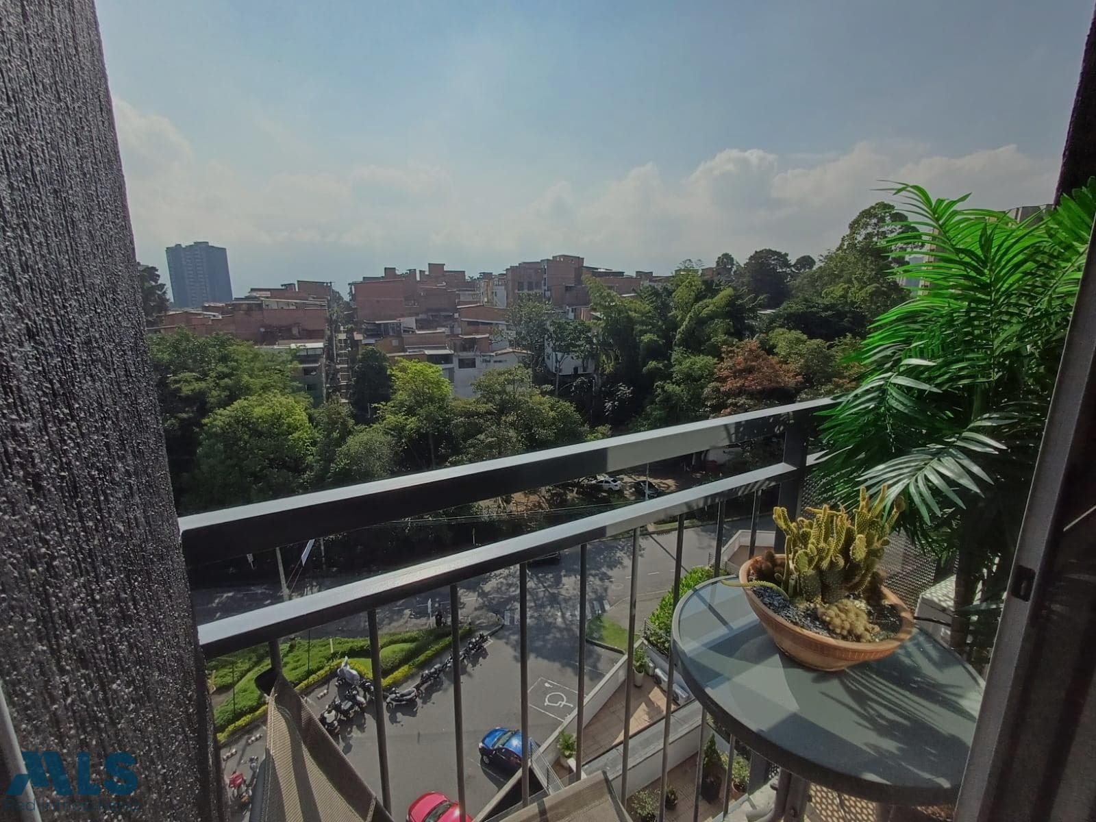 Apartamento en venta en Loma De Los Bernal, Belén Guayabal, Medellín — foto 1 de 12