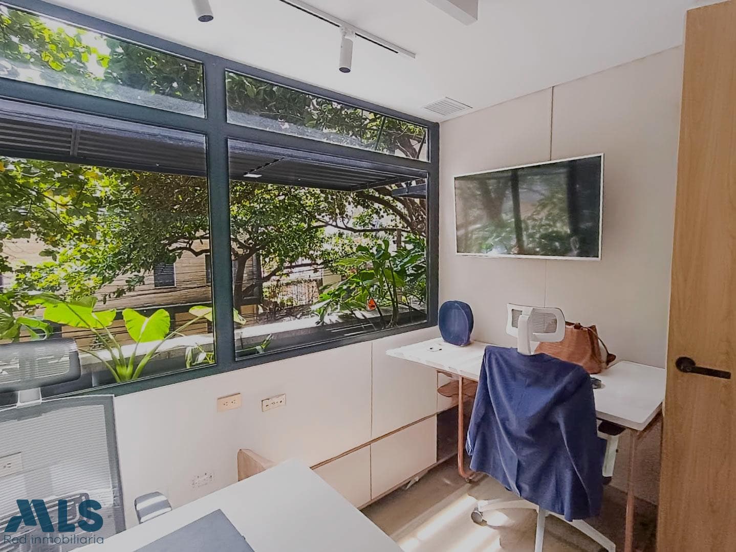 Oficina en venta en Los Colores, Laureles, Medellín — foto 1 de 13