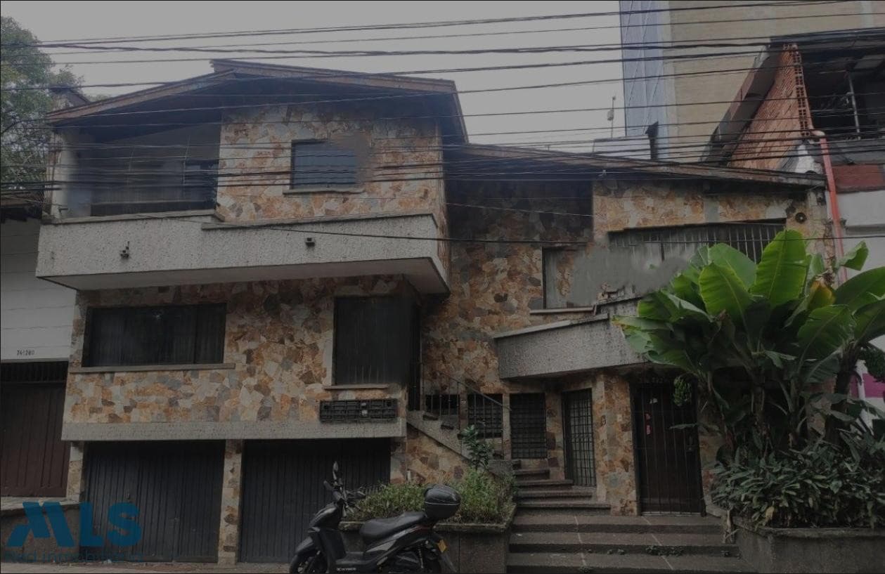 Casa en venta en Laureles, Medellín — foto 1 de 26