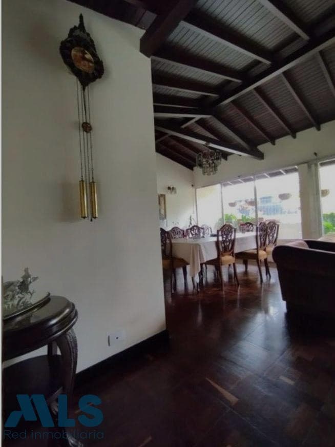 Casa en venta en El Nogal Los Almendros, Belén Guayabal, Medellín — foto 1 de 16