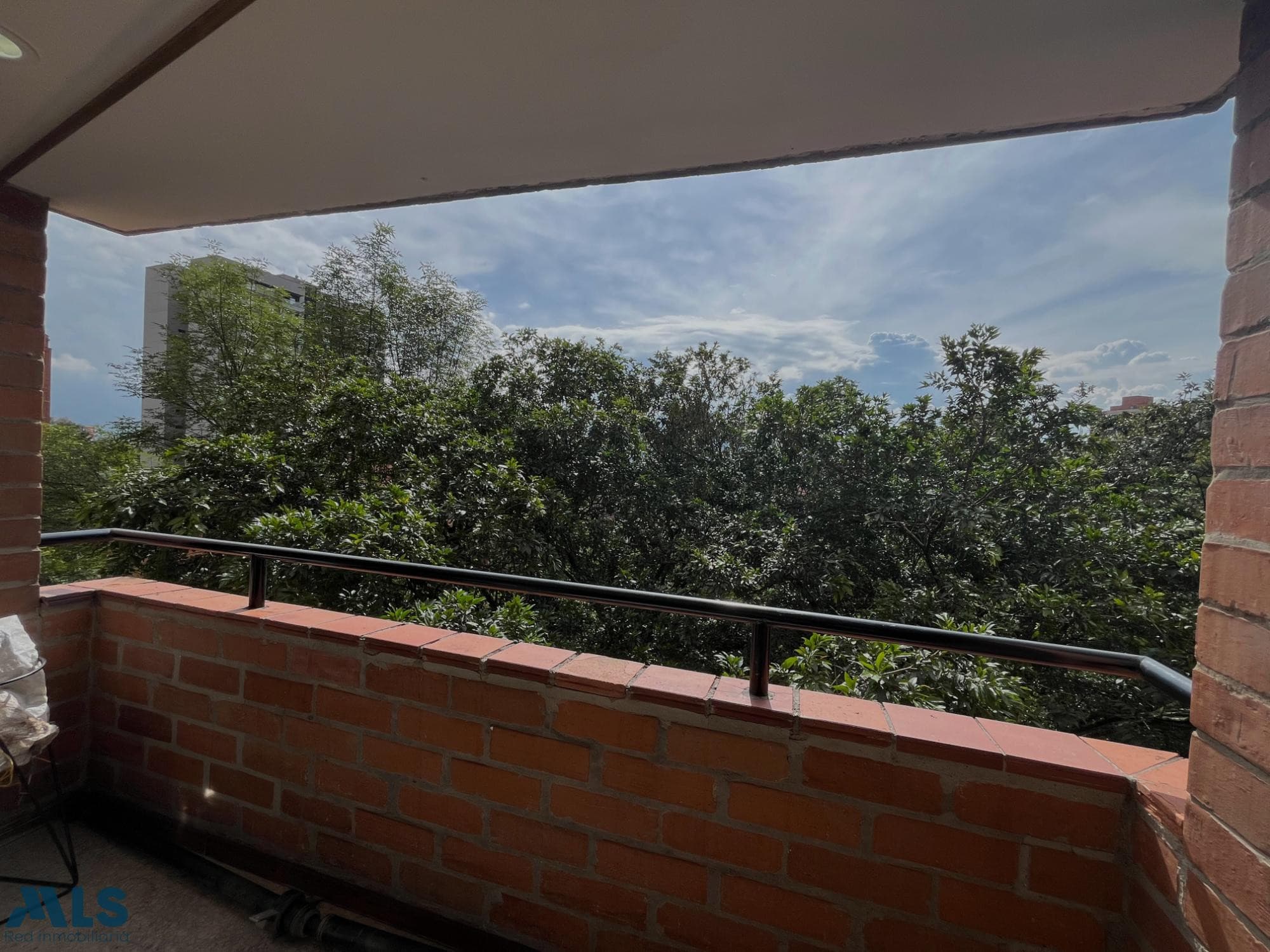 Apartamento en venta en La Frontera, Poblado, Medellín — foto 1 de 15