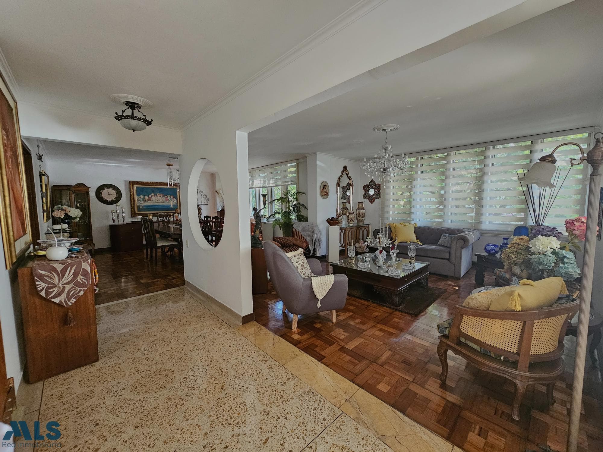 Apartamento en venta en Laureles, Medellín — foto 1 de 37