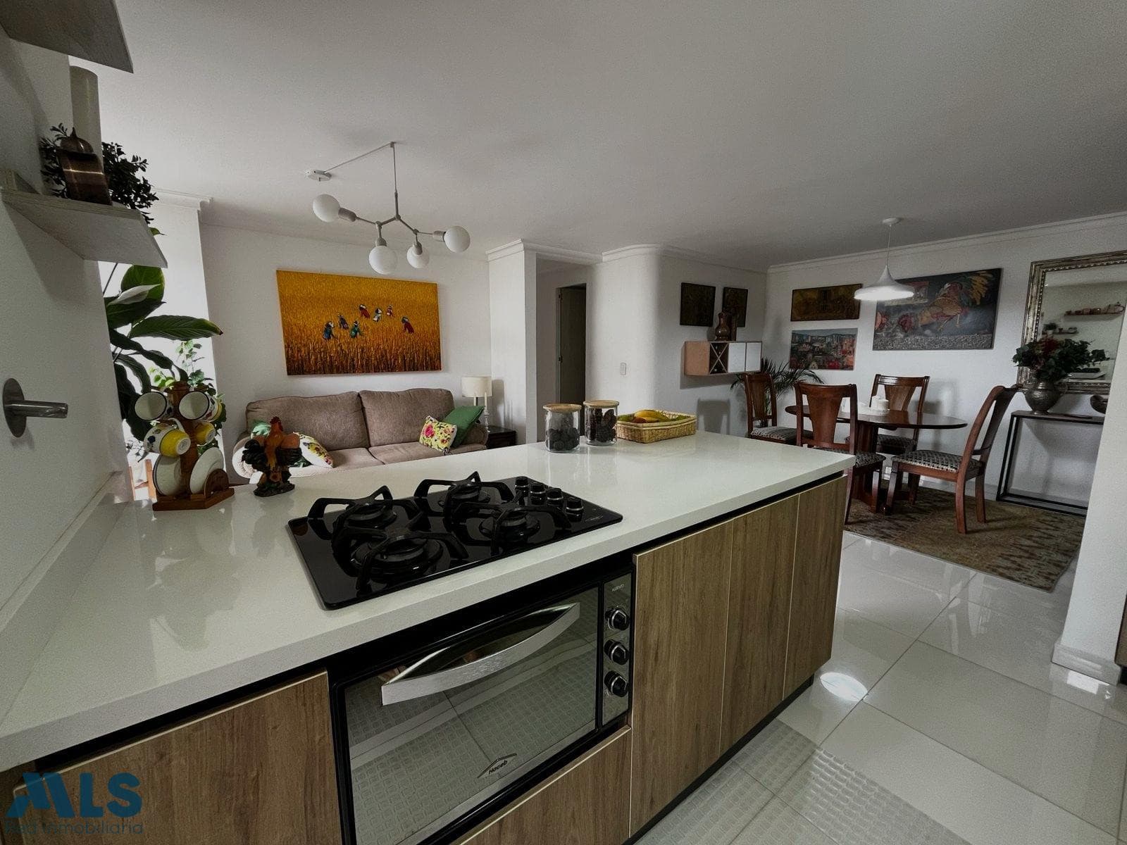 Apartamento en venta en Castropol, Poblado, Medellín — foto 1 de 16