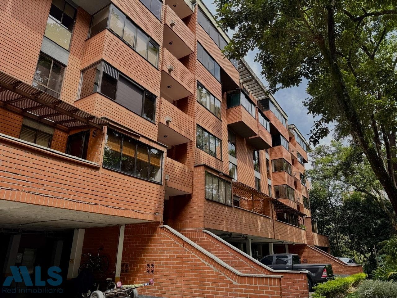 Apartamento en venta en La Frontera, Poblado, Medellín — foto 1 de 20