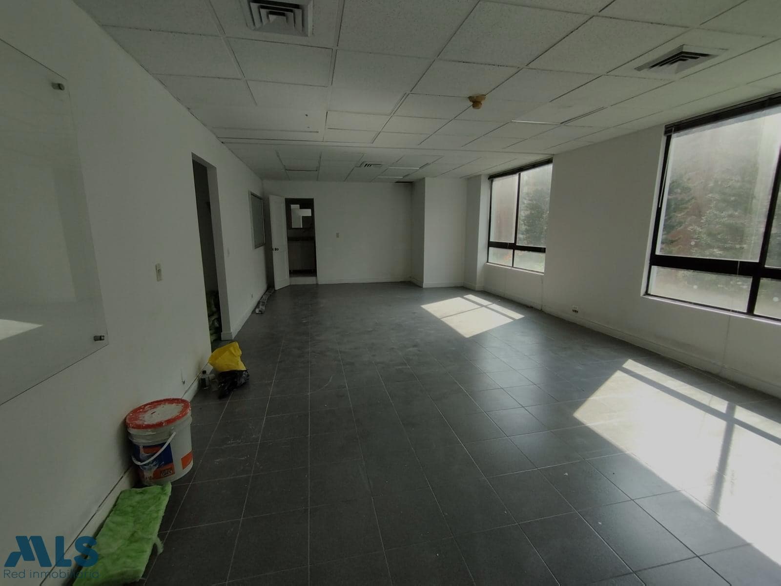 Oficina en venta en Aguacatala, Poblado, Medellín — foto 1 de 8