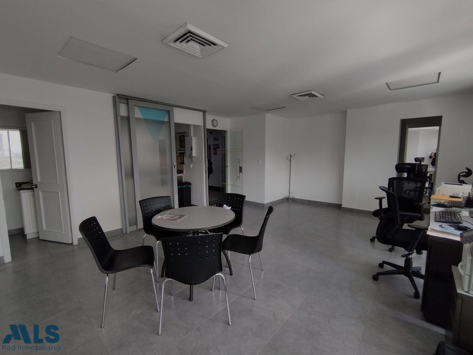 Oficina en venta en Aguacatala, Poblado, Medellín — foto 1 de 8