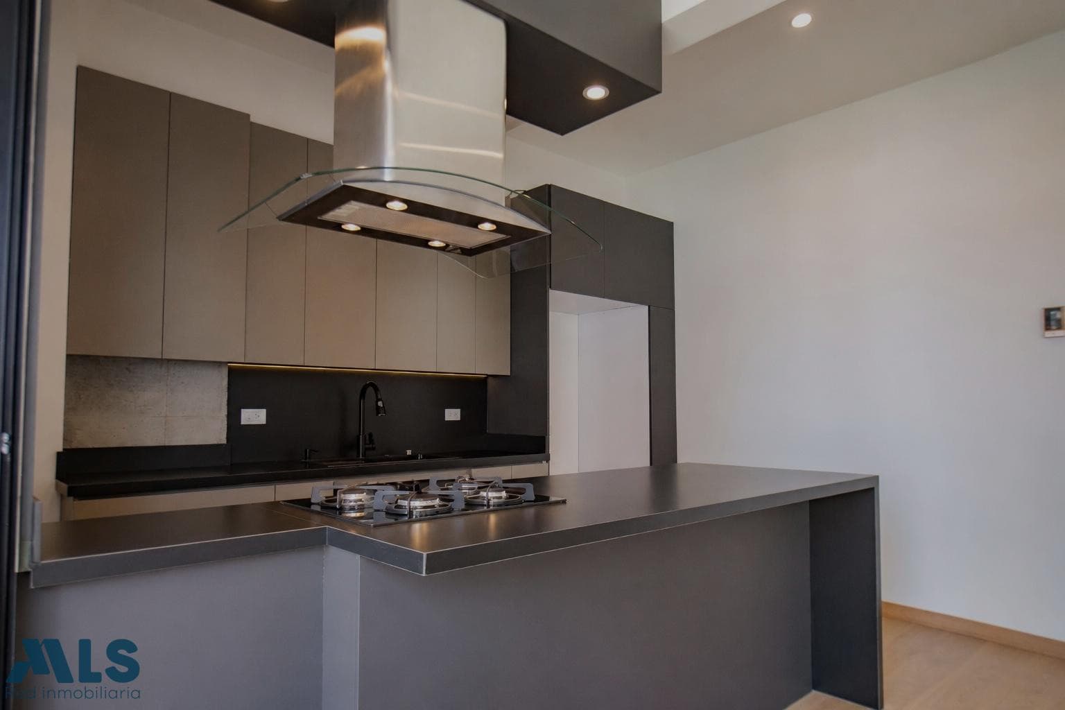 Apartamento en venta en Conquistadores, Laureles, Medellín — foto 1 de 15