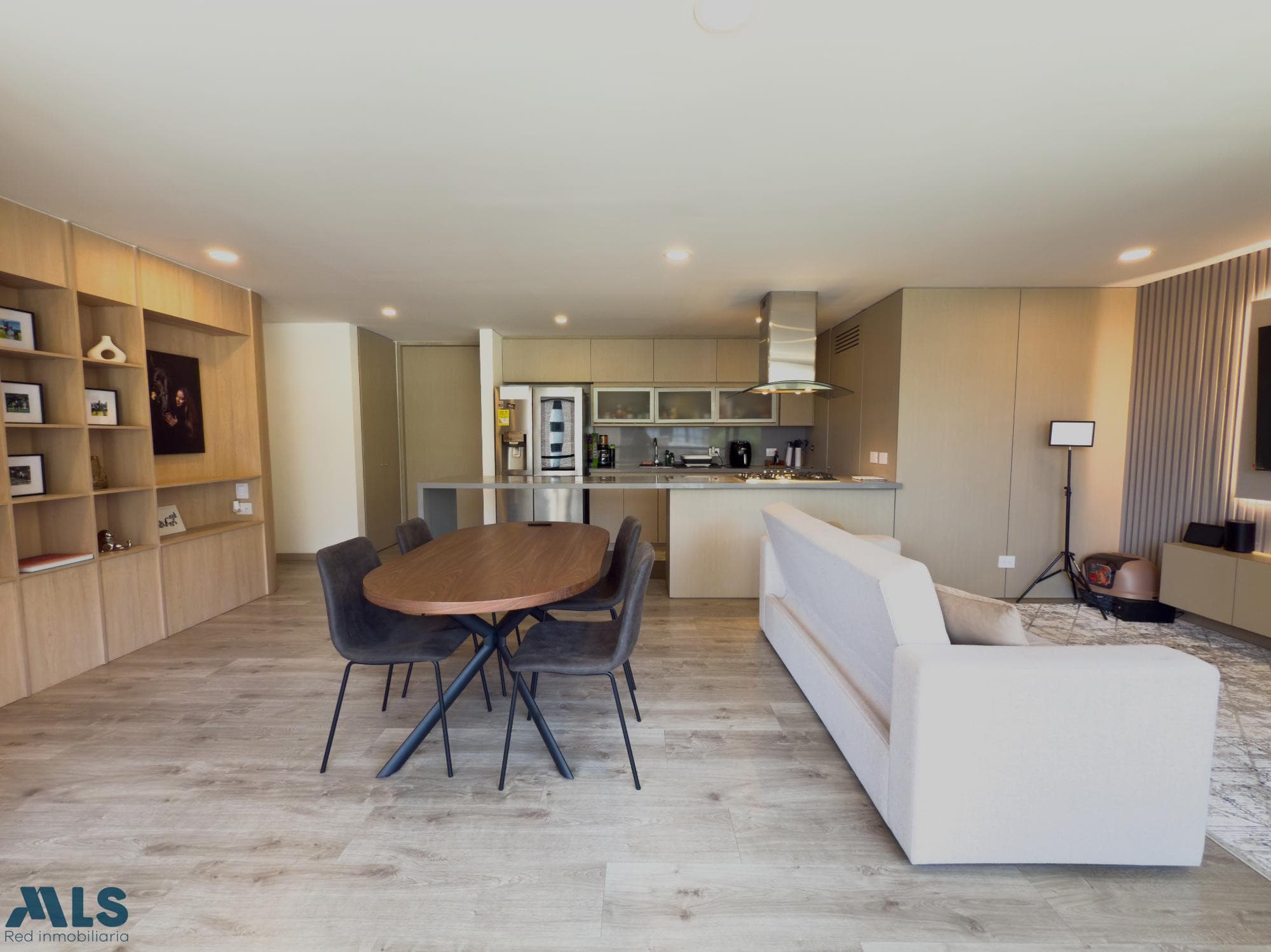 Apartamento en venta en Altos Del, Poblado, Medellín — foto 1 de 11