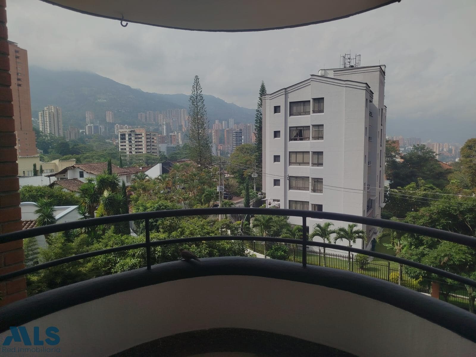 Apartamento en venta en Asomadera 2, Poblado, Medellín — foto 1 de 21