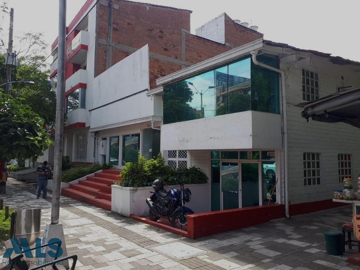 Casa en venta en Los Almendros, Laureles, Medellín — foto 1 de 22