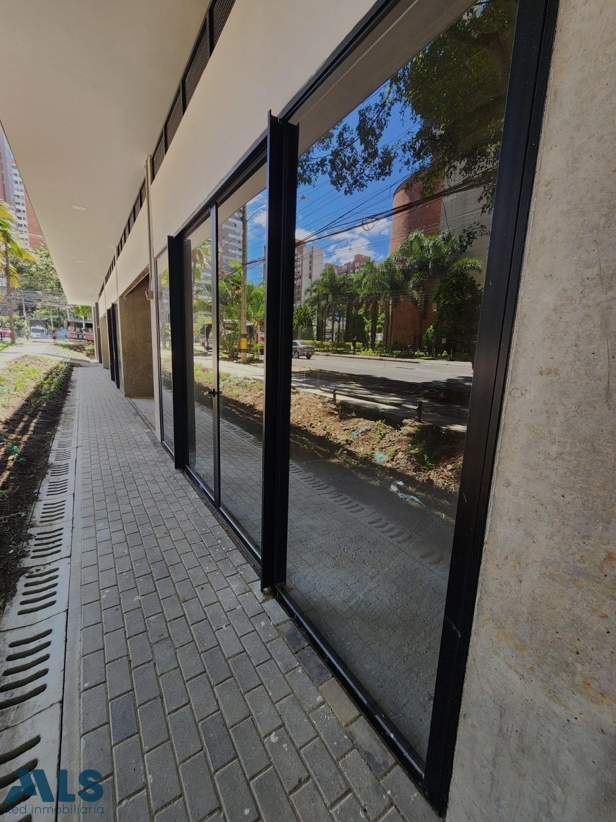 Local Comercial en venta en Los Colores, Laureles, Medellín — foto 1 de 14
