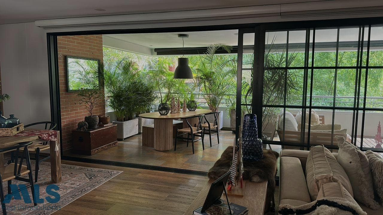Apartamento en venta en La Concha, Poblado, Medellín — foto 1 de 12