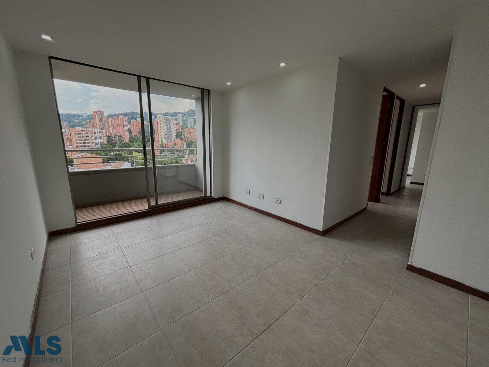 Apartamento en venta en Loma De Los Parra, Poblado, Medellín — foto 1 de 11