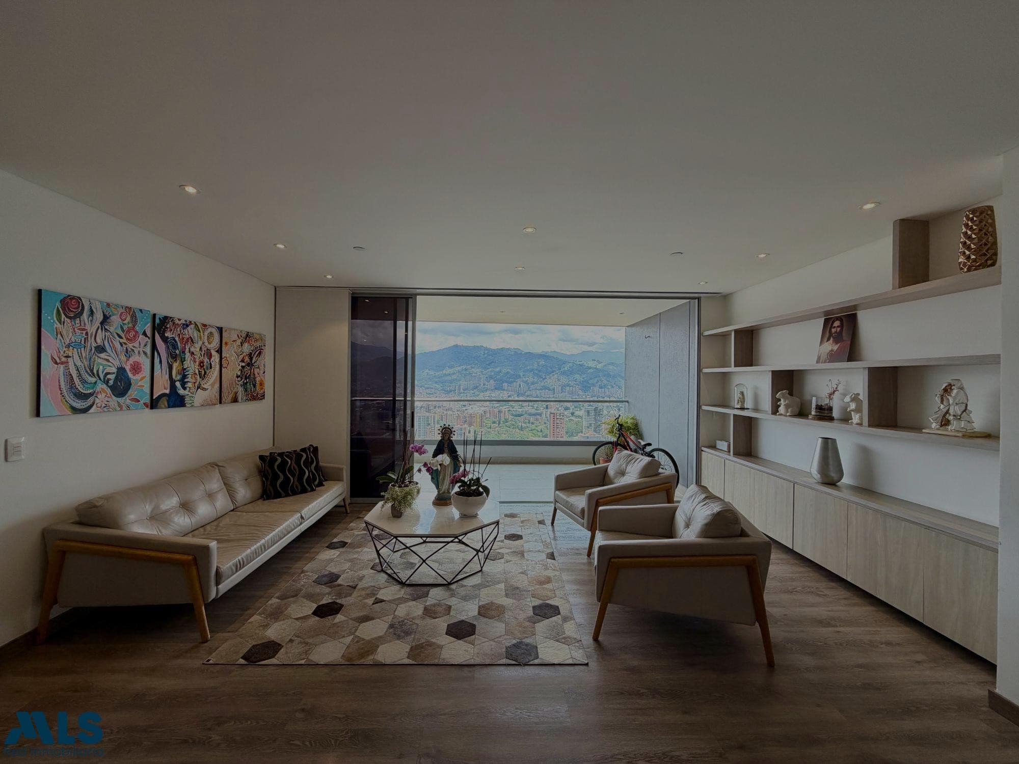 Apartamento en venta en Loma De Benedictinos, Aburra Sur, Envigado — foto 1 de 26