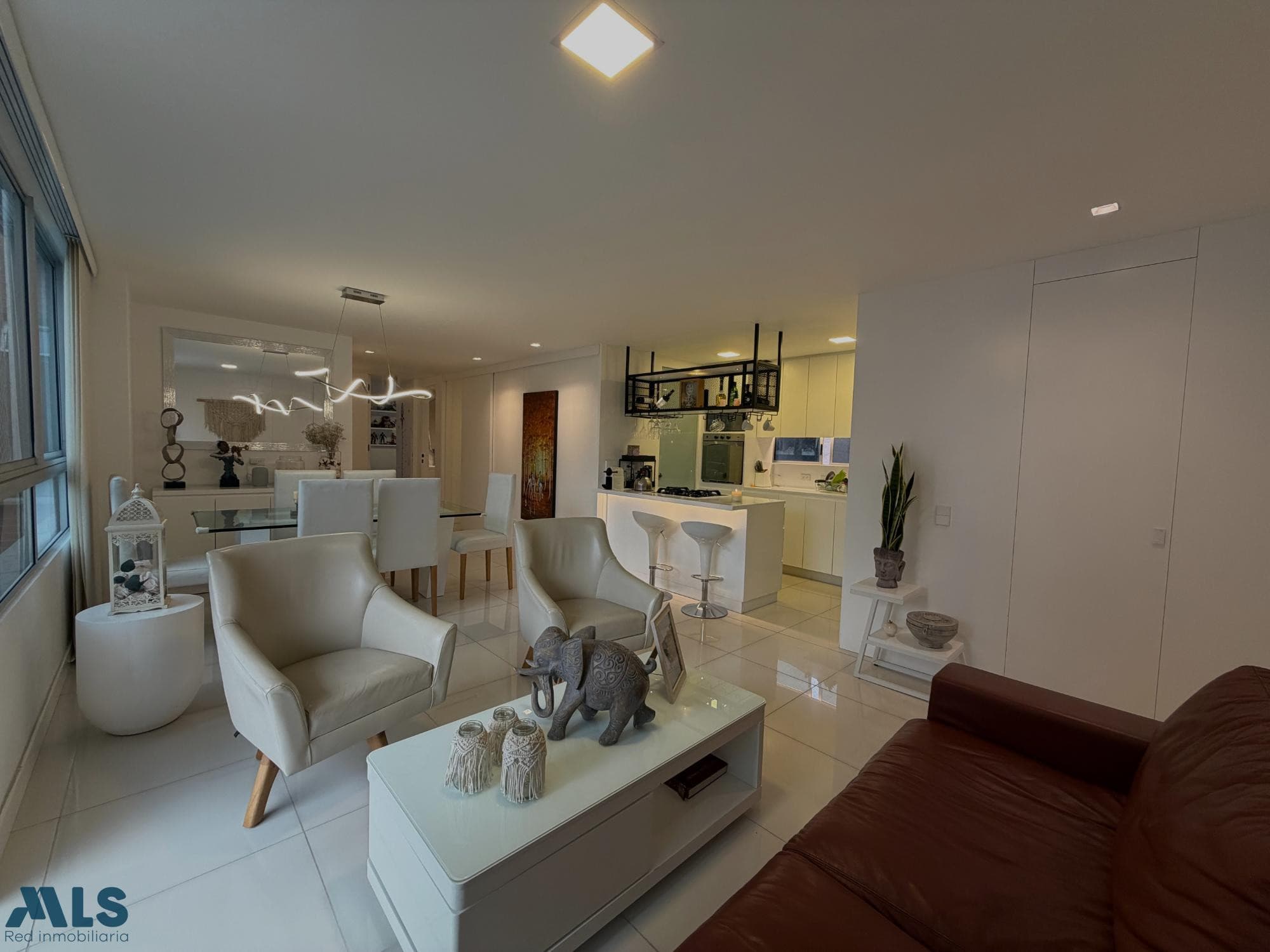 Apartamento en venta en La Consolata, Laureles, Medellín — foto 1 de 33